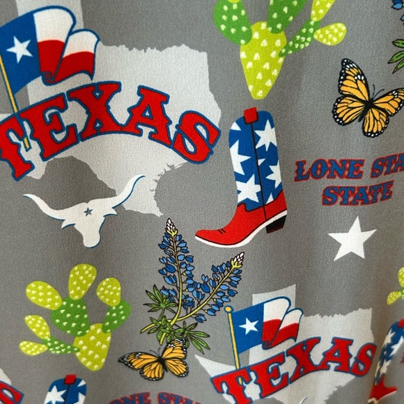 Texas ! Heart of Texas scrub top - Picture 3 of 5